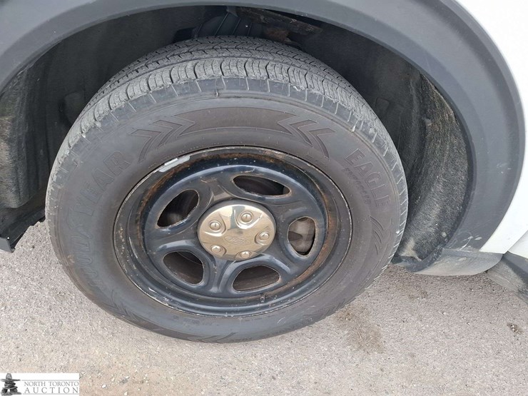 2021-ford-explorer-image-23