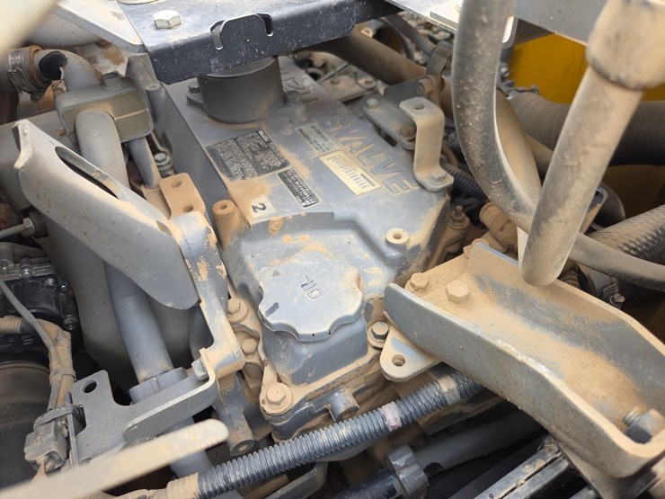 2017-deere-245g-lc-image-34