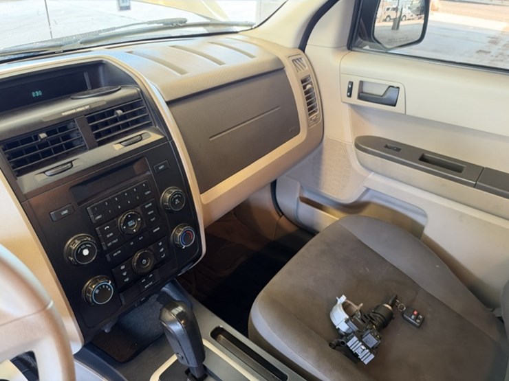 2011-ford-escape-image-22