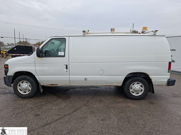 2012-ford-cargo-image-8