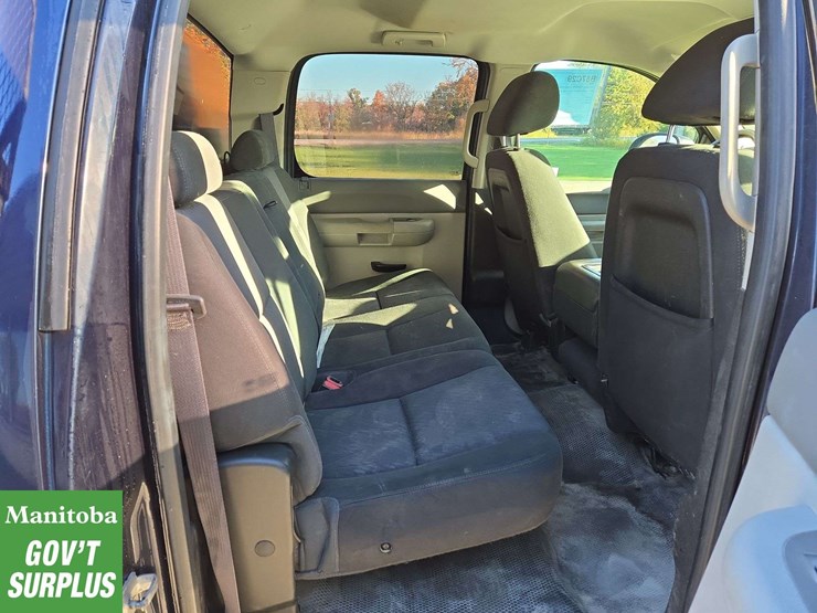 2012-chevrolet-silverado-2500hd-image-32