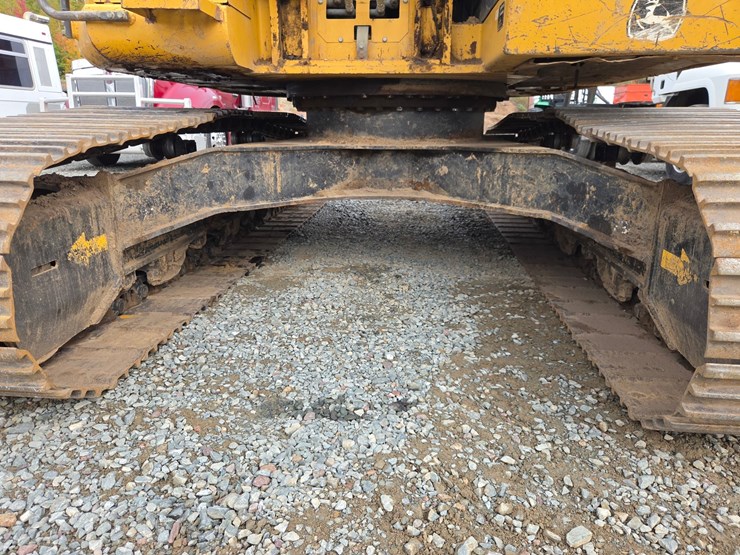 2017-deere-245g-lc-image-51