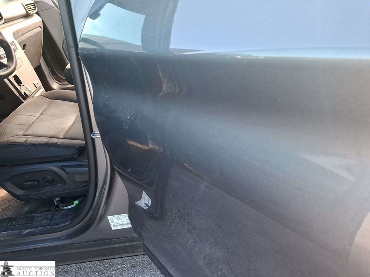 2020-ford-explorer-image-38