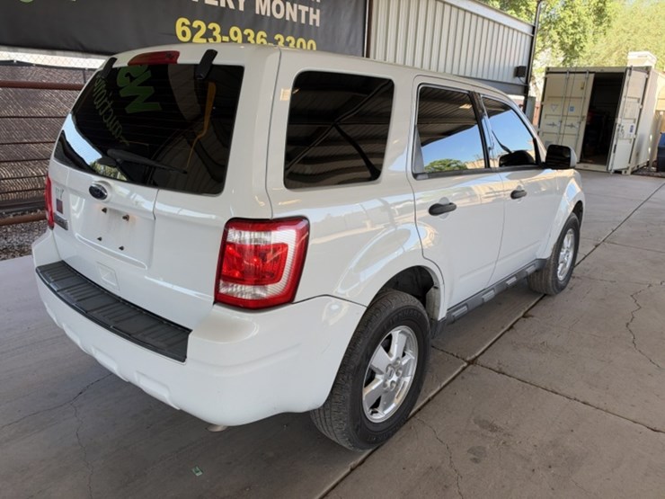 2011-ford-escape-image-8