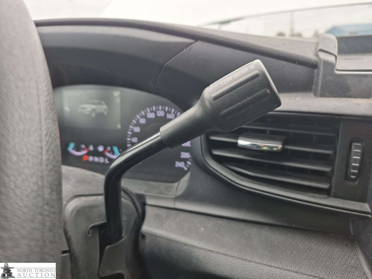 2021-ford-explorer-image-19
