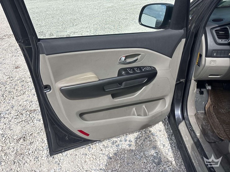 2015-kia-sedona-image-14