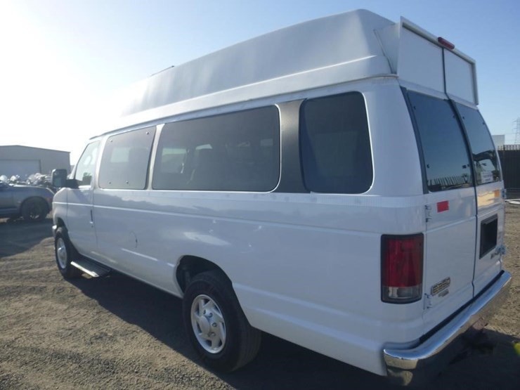 2014-ford-econoline-350-image-4