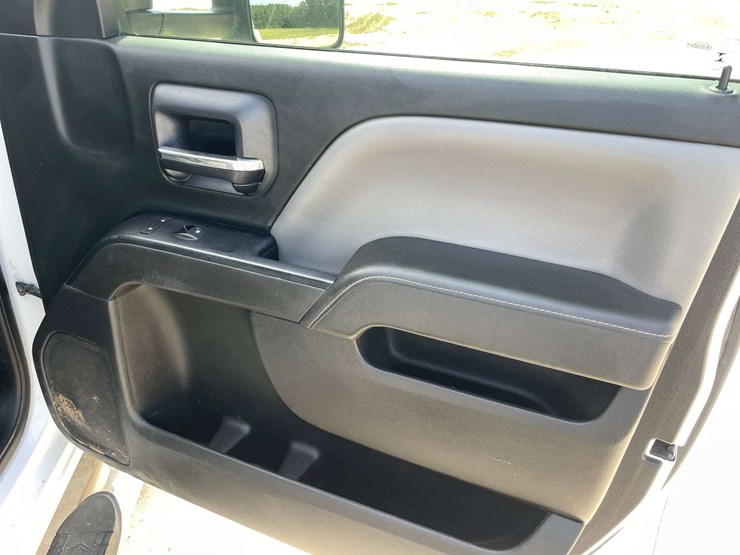 2015-chevrolet-silverado-2500-image-17