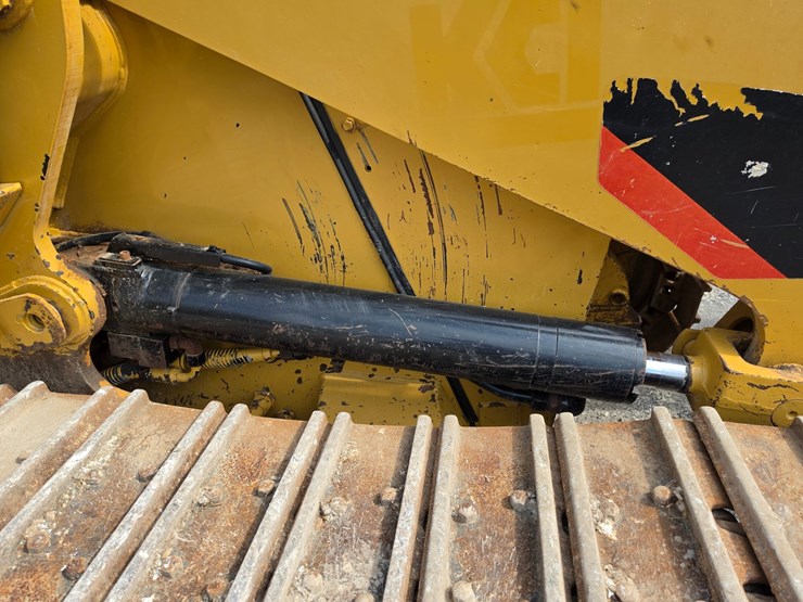 2007-caterpillar-953d-image-82