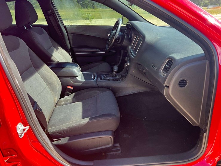 2017-dodge-charger-4-door-sedan-(224,247-miles)-image-20
