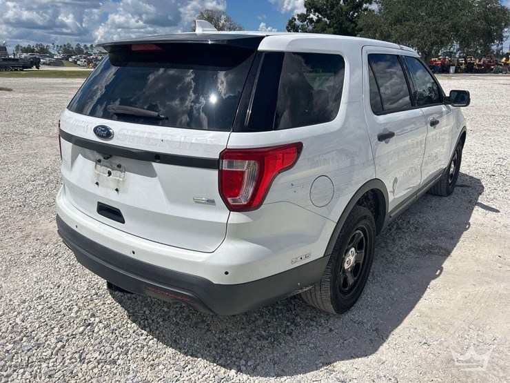 2016-ford-explorer-image-3
