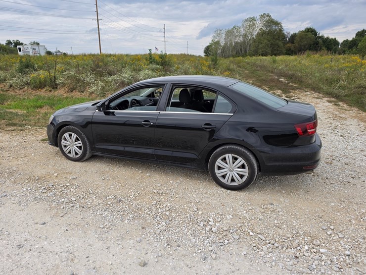 #25322-•-2017-volkswagen-jetta-passenger-car-image-7