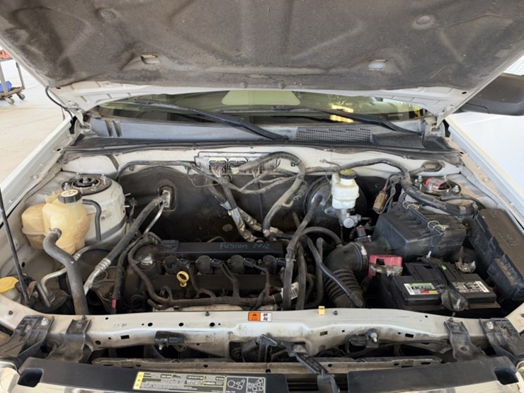 2011-ford-escape-image-12