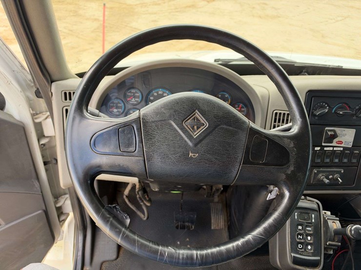 2009-international-durastar-4300-image-12