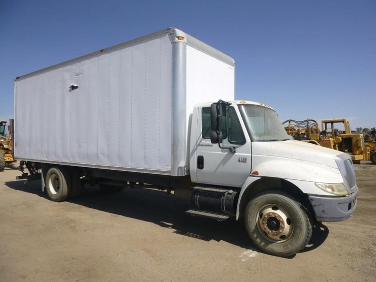 2005-international-durastar-4200-image-3
