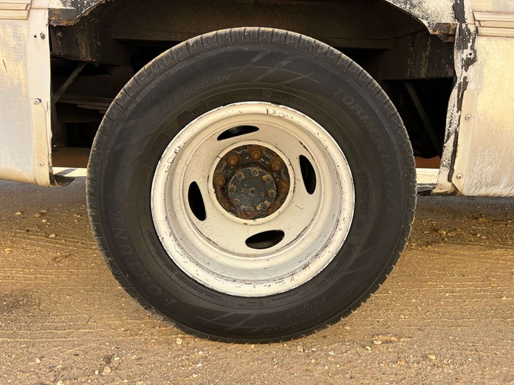 2012-ford-e350-image-52