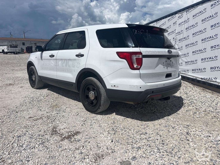 2016-ford-explorer-image-2