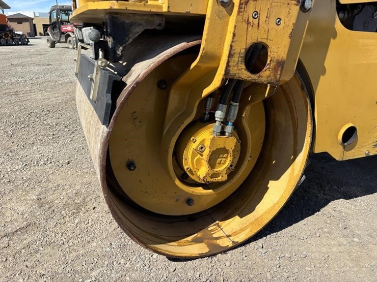 2013-caterpillar-cb22-image-9