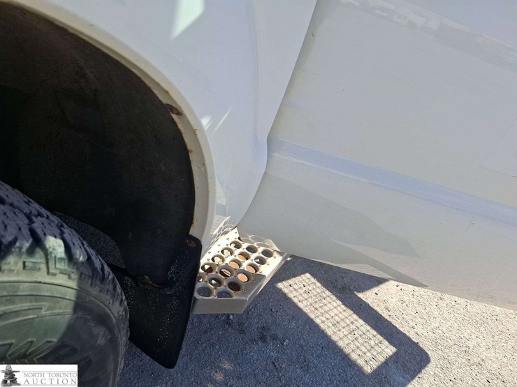 2011-ford-f350-image-26