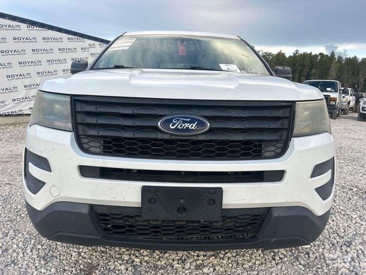 2016-ford-explorer-image-26