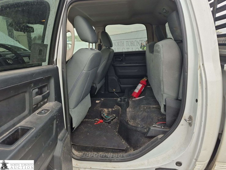 2014-dodge-3500-image-14