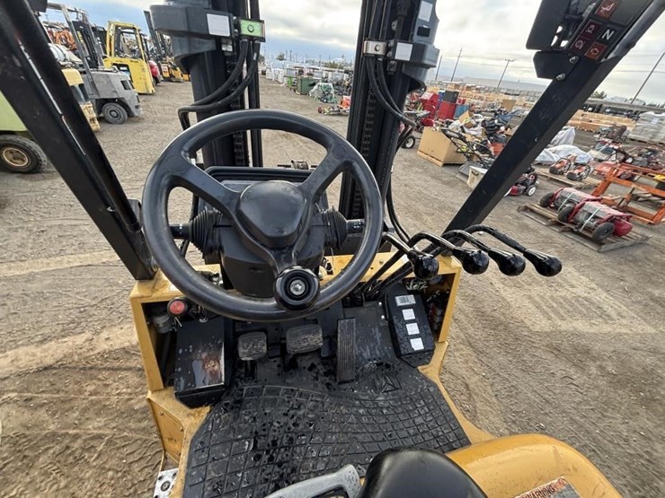 2020-caterpillar-gc40k-image-19