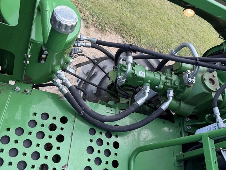 2011-john-deere-9770-sts-image-96