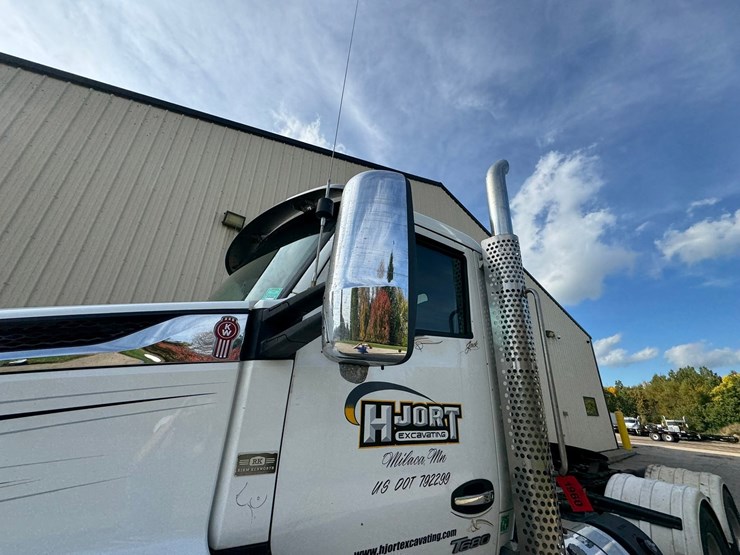 2022-kenworth-t680-image-12