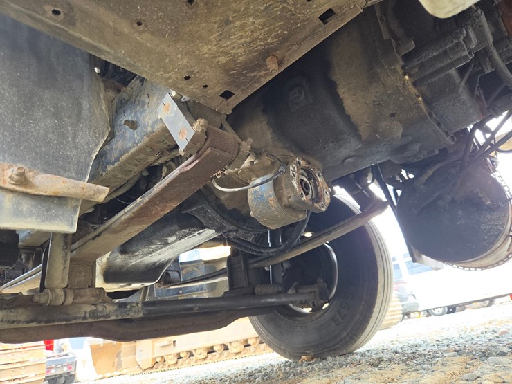 2000-mack-ch613-image-35