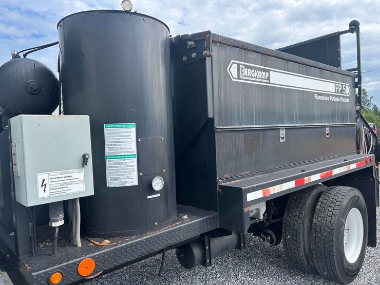 2019-international-durastar-4300-image-12