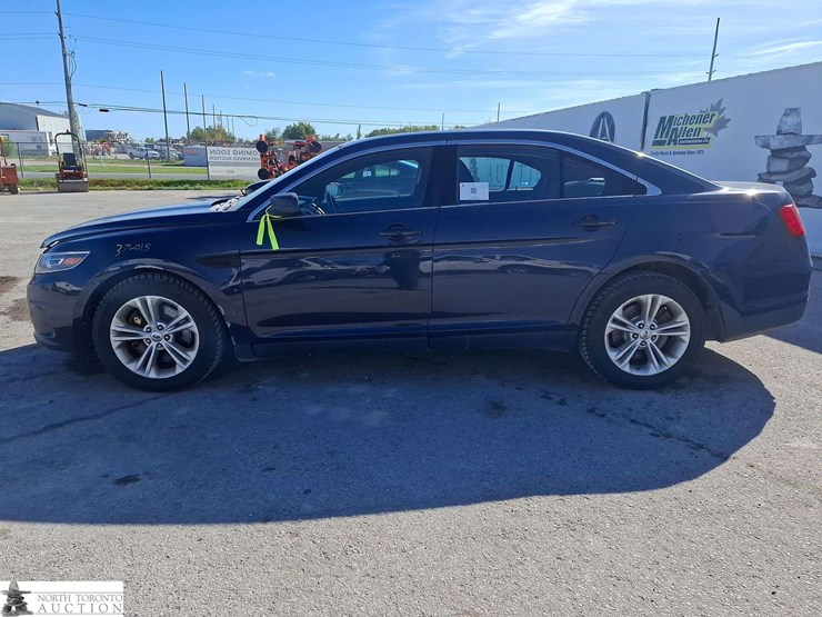 2017-ford-taurus-image-8