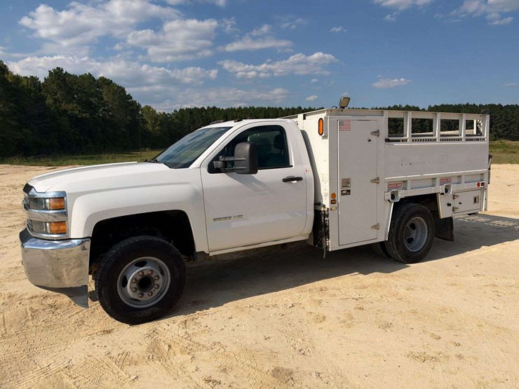2017-chevrolet-silverado-3500-image-1