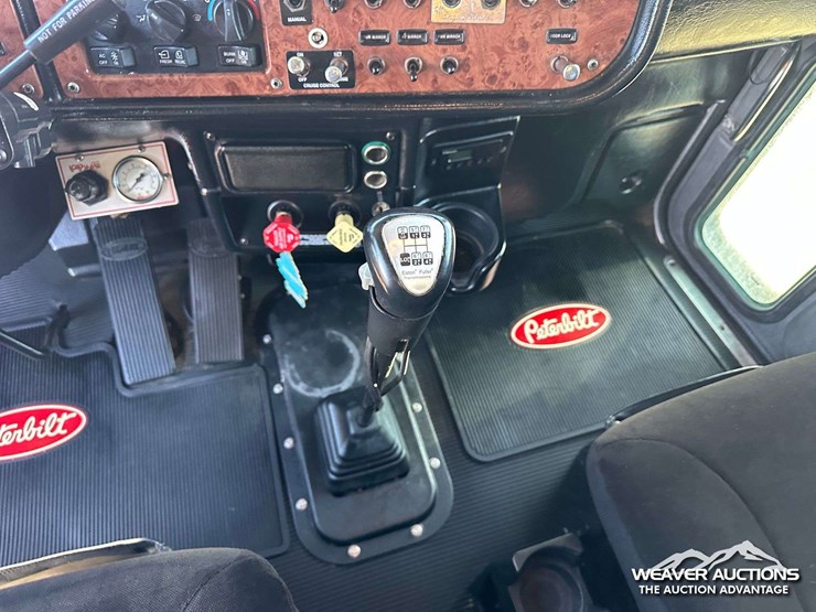 peterbilt-378-image-23