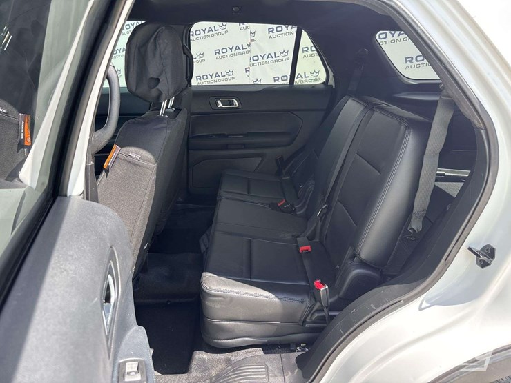 2016-ford-explorer-image-19