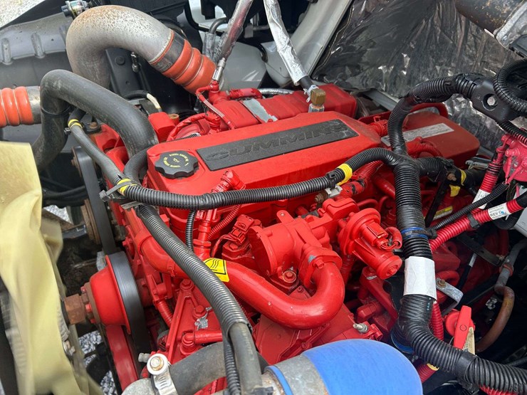 2019-international-durastar-4300-image-35