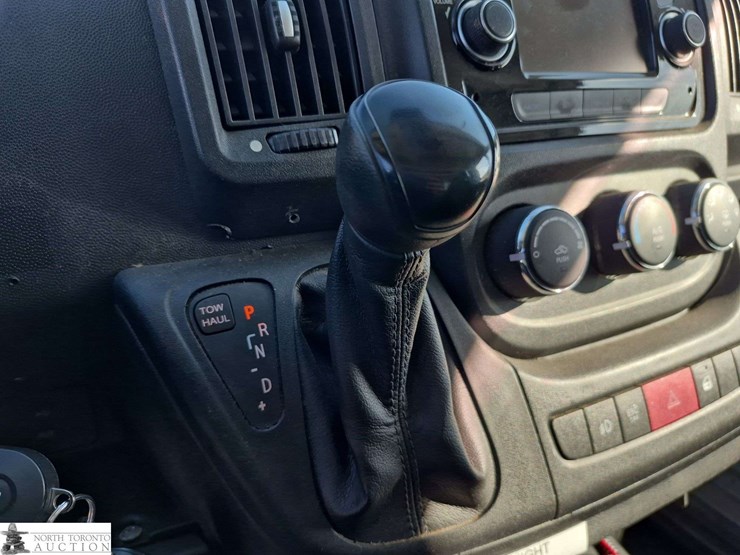 non-operable-2014-ram-promaster-cargo-van-image-19