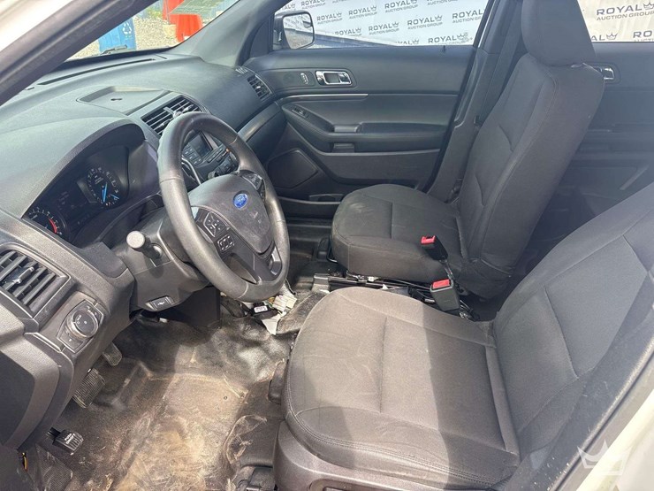 2018-ford-explorer-image-12