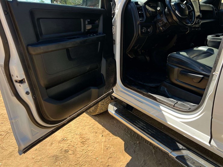 2022-dodge-2500-image-23