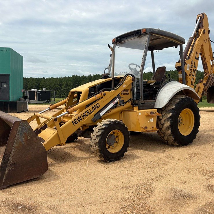 NEW HOLLAND 555E