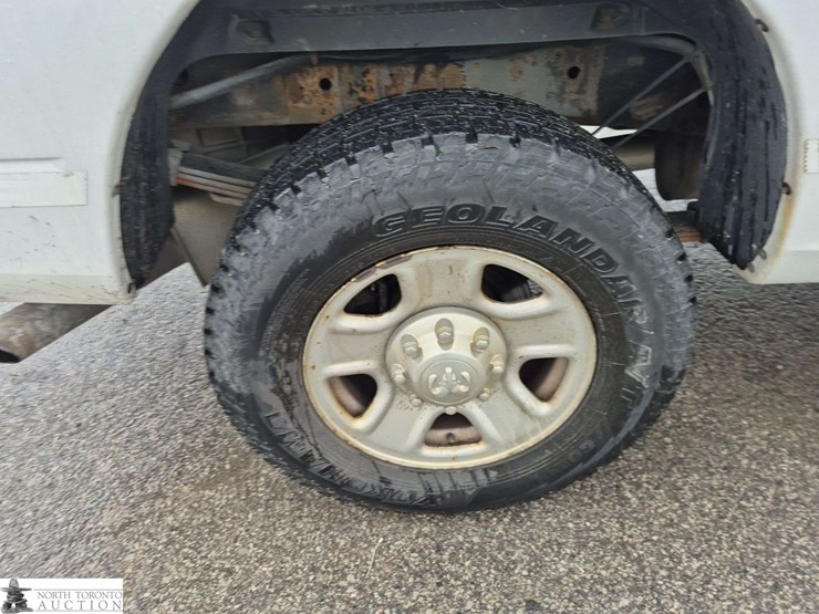 2014-dodge-3500-image-26