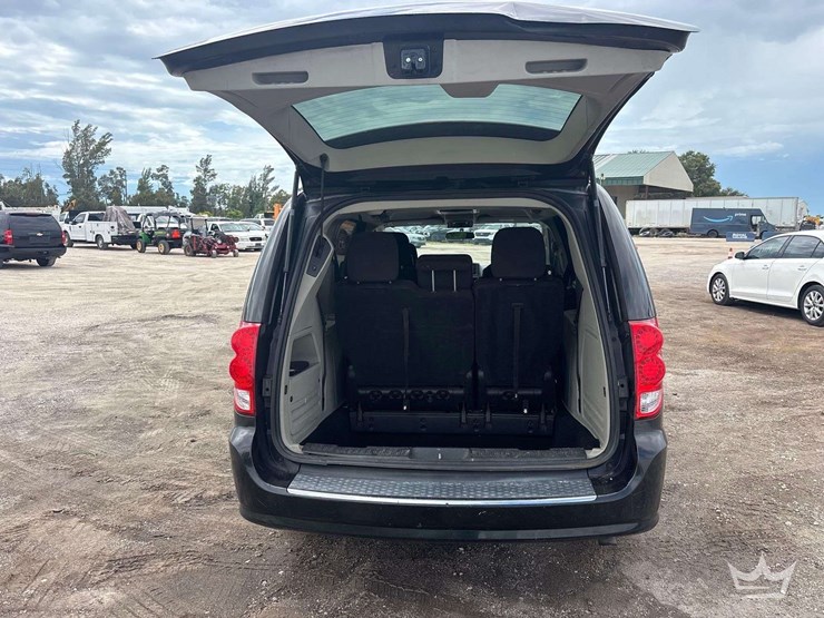 2013-dodge-grand-caravan-image-18
