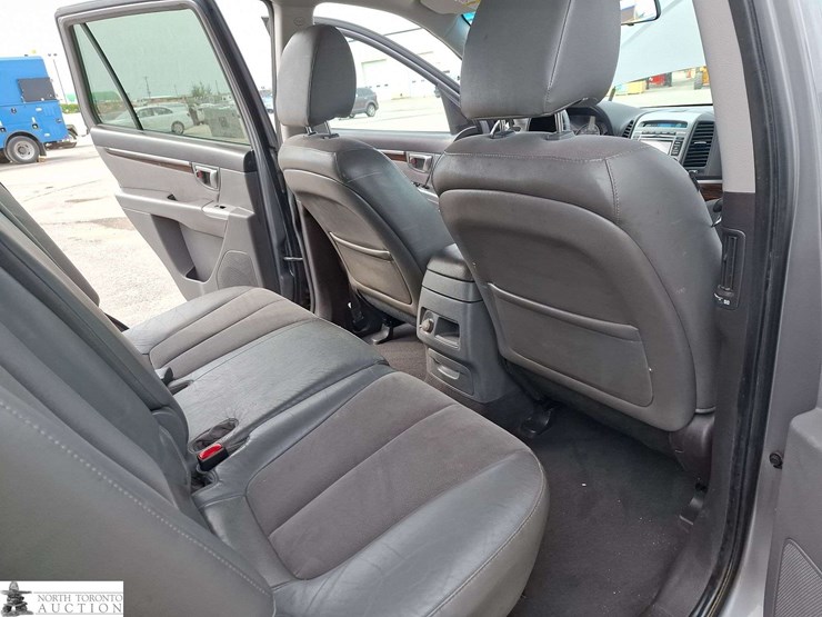 2010-hyundai-santa-fe-image-18