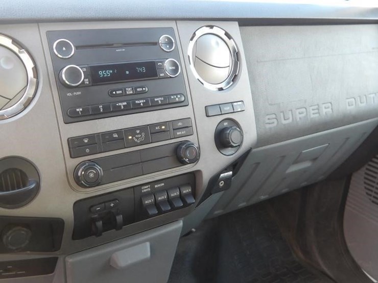 2011-ford-f550-image-23