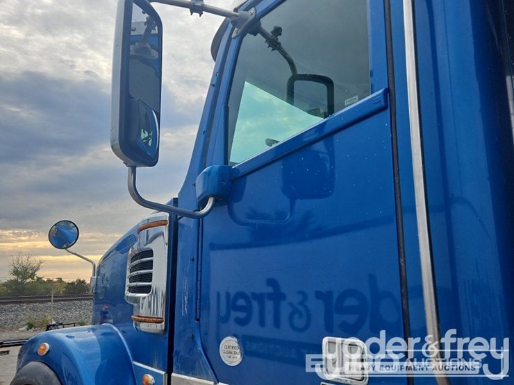 2019-freightliner-122sd-image-26