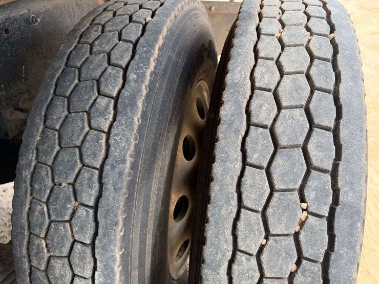 2007-mack-granite-ctp713b-image-21