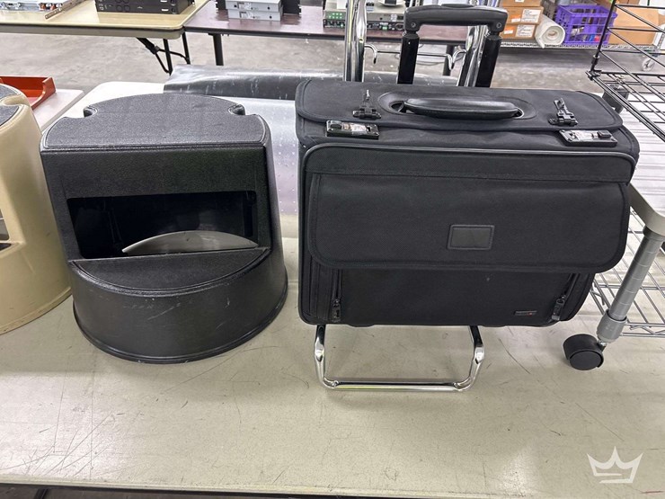 misc.-office-items-(organizers,-clocks,-mats,-stools,-carts,-and-height-adjustable-table.-image-11