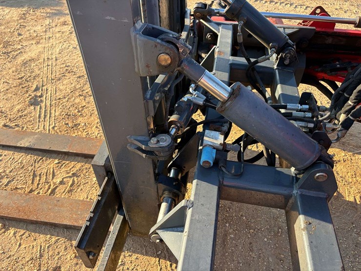 2004-moffett-m5500-image-17