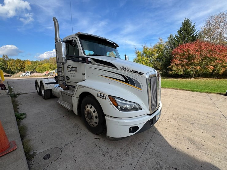 2022-kenworth-t680-image-6