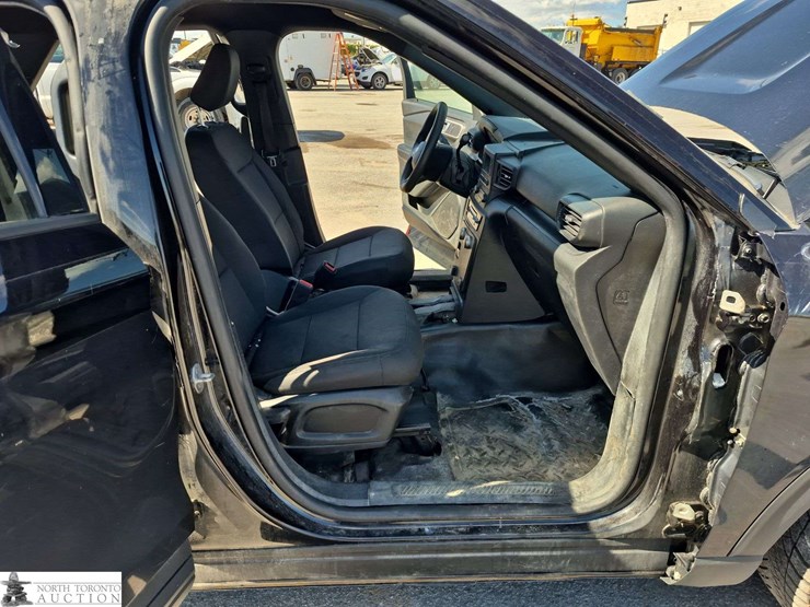 2021-ford-explorer-image-24