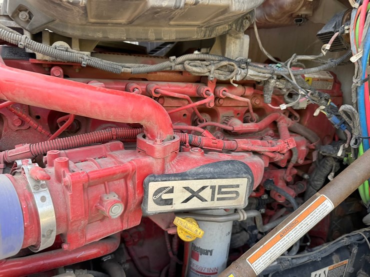 2022-kenworth-t680-image-47